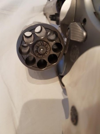 Venta
S & W 627
Tambor 8 cargas
Calibre 357-38 magnun
Estuche original del arma
Tres juegos de empuñaduras
pocos 01
