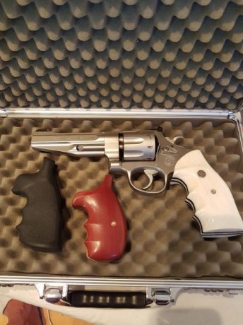 Venta
S & W 627
Tambor 8 cargas
Calibre 357-38 magnun
Estuche original del arma
Tres juegos de empuñaduras
pocos 00