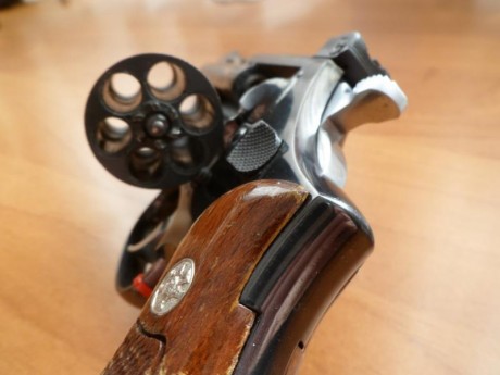 Vendo  revolver inutilizado LLAMA de calibre .38  Comanche II de 4" , tambor de 6 cartuchos. Buena 31