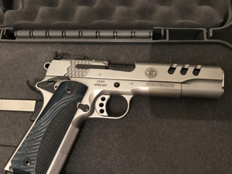 Vendo pistola Cal 45,está en perfecto estado,solo a tirado media caja de municion,su precio 1.700€ 01