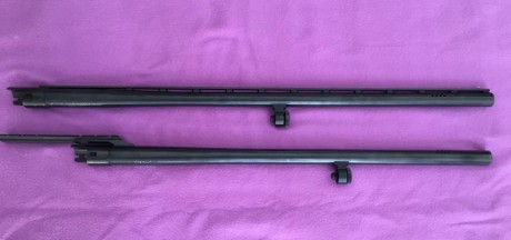 Mossberg 500A, culata y guardamanos cambiados por sintéticos, tres tubos 
Uno cilíndrico de 18 1/2 pulgadas 02
