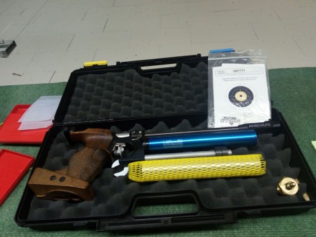 Se vende Anschüzt Lp@ de aire comprimido en muy buen estado. Se vende con dos bombonas, maletín y la barra 01