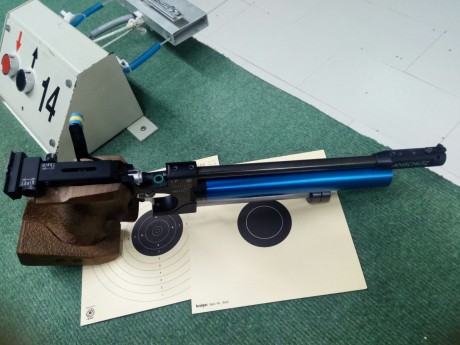Se vende Anschüzt Lp@ de aire comprimido en muy buen estado. Se vende con dos bombonas, maletín y la barra 12