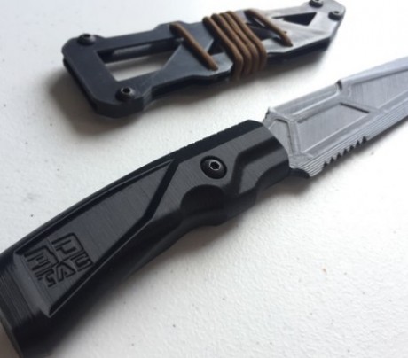 Si quieres jugar tus partidas airsoft ,bien preparado, hazte con un cuchillo tactico como este, moderno 00