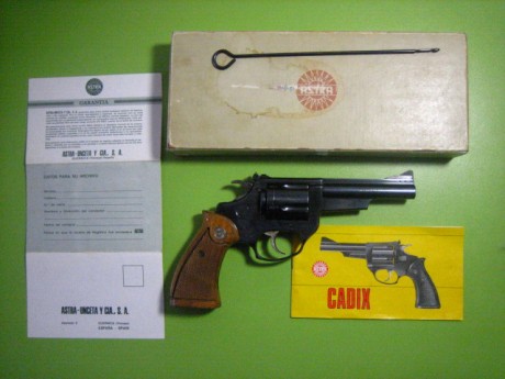 En venta revólver Astra Cadix .38 Spc 4" por 150€ portes incluidos. Guiado en A. Poco uso. funciona 02