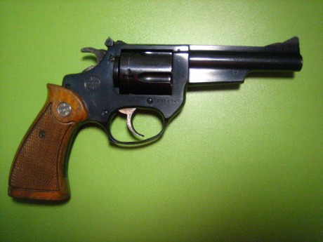 En venta revólver Astra Cadix .38 Spc 4" por 150€ portes incluidos. Guiado en A. Poco uso. funciona 12