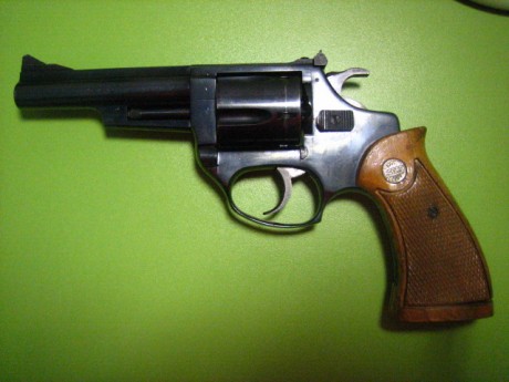 En venta revólver Astra Cadix .38 Spc 4" por 100€. Guiado en A. Poco uso. funciona perfectamente. 00
