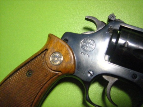 En venta revólver Astra Cadix .38 Spc 4" por 100€. Guiado en A. Poco uso. funciona perfectamente. 10