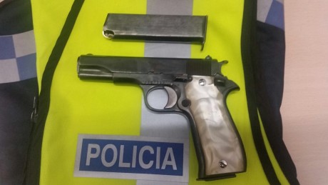 Se vende STAR del 9mm corto con dos cargadores y funda de paisano de cuero, ideal para arma oculta. Se 01