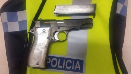 Se vende STAR del 9mm corto con dos cargadores y funda de paisano de cuero, ideal para arma oculta. Se 00