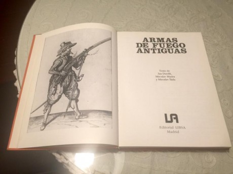 Título: ARMAS DE FUEGO ANTIGUAS
Autor: Jan Durdik, Miroslav Mudra y Miroslav Sada
Editorial: LIBSA
Año 01