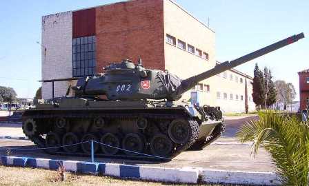 Buenas noches a todos

El caso es que me dispongo a hacer una maqueta de mi carro favorito: el M-47E1 30