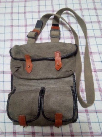 Bolsa de paqueo de los francotiradores Yugoslavos que usaban el m76 en la guerra de los Balcanes.  
40 01