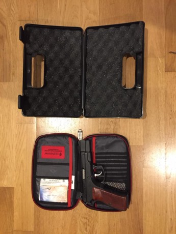 Hola,

Vendo mi CZ75B con Kit Kadett 22 en perfecto estado, con:

Cachas Madera + originales
2 + 2 Cargadores
Maletines 00