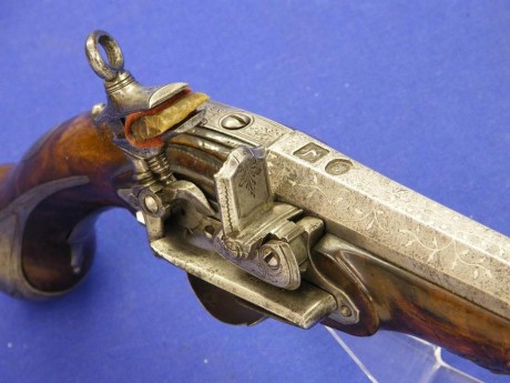 Voy a colocar unas fotos de un arma larga alemana de llave de mecha del siglo XVI. 160