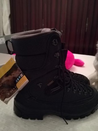 Se venden las botas de zapadores de montaña actuales. Son un 42. Cojonudas para mucho frio, alta montaña 01