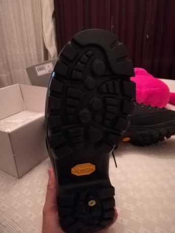 Se venden las botas de zapadores de montaña actuales. Son un 42. Cojonudas para mucho frio, alta montaña 00