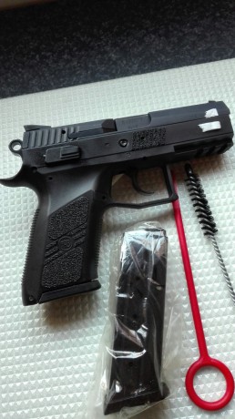 Se vende pistola,9x19 parabelun marca CZ 75 P 07 DUTY ,por dejar afición único dueño comprada en Almería 10