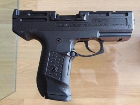 Nueva, a estrenar, dos cargadores de 16 cartuchos , calibre 9 mm PAK, disparo semiautomático. Entrego 01