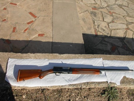 Vendo escopeta Browning modelo Light Twelve (Auto5) está en muy buen estado, solo algún pequeño rasguño 00