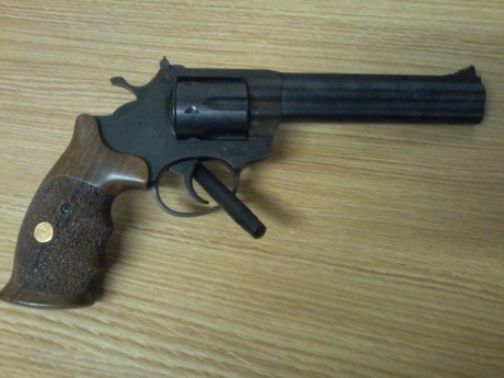 vendo revolver calibre 32 alfa proyet de 6"
muy buen estado 250 tiros
esta en madrid
precio 390 mas 02