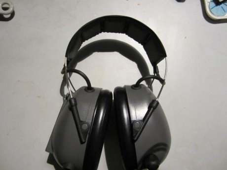 A las buenas:
Vendo cascos Peltor electronicos con regulador, nuevos.

90€ portes incluidos.


 IMG_4841.JPG 01