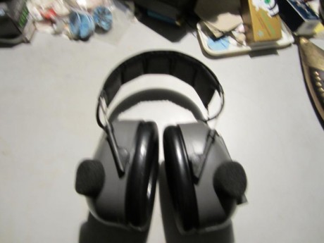 A las buenas:
Vendo cascos Peltor electronicos con regulador, nuevos.

90€ portes incluidos.


 IMG_4841.JPG 00