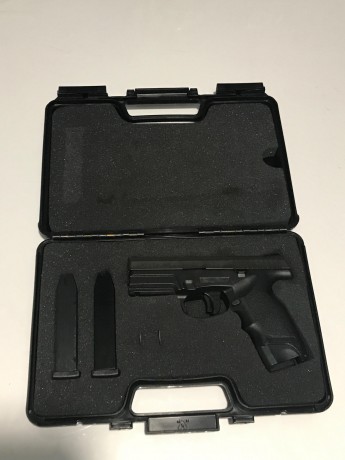 Vendo pistola Steyr M9-A1. La tengo guiada con licencia F. 
Muy pocos tiros, menos de 250 (demostrable). 00