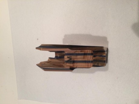 Vendo cacha para zurdo tamaño M perfecto estado sin retoques muy poco usada para Walther LP 300 XT.

Precio 00