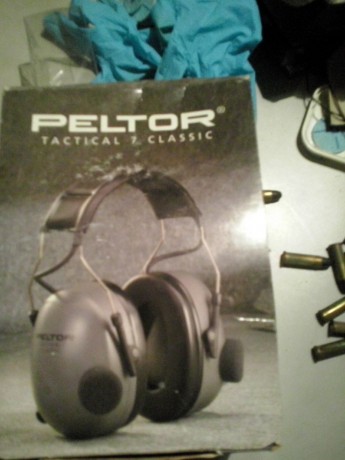 A las buenas:
Vendo cascos Peltor electronicos con regulador, nuevos.

90€ portes incluidos.


 IMG_4841.JPG 10