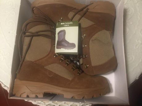 Se venden botas de campaña ligeras. Nuevas en caja y con su etiqueta
Número: 43

ESPECIFICACIONES TÉCNICAS:

Bota 02