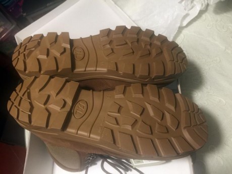 Se venden botas de campaña ligeras. Nuevas en caja y con su etiqueta
Número: 43

ESPECIFICACIONES TÉCNICAS:

Bota 00