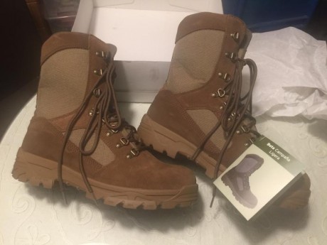 Se venden botas de campaña ligeras. Nuevas en caja y con su etiqueta
Número: 43

ESPECIFICACIONES TÉCNICAS:

Bota 21