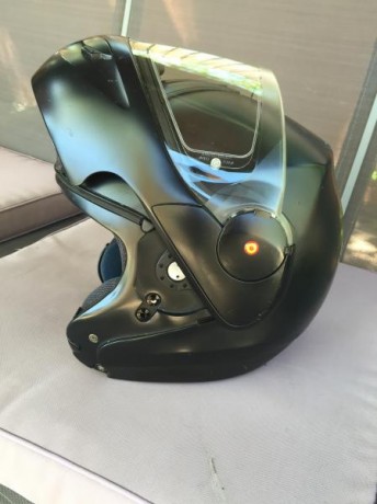 Hola, vendo casco NOLAN, abatible, talla L, en buen estado, los portes dentro de la peninsula PAGADOS.
Precio----------100€ 01