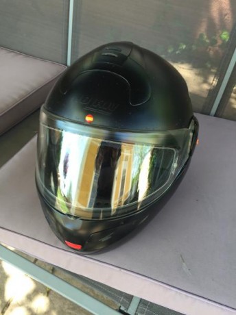 Hola, vendo casco NOLAN, abatible, talla L, en buen estado, los portes dentro de la peninsula PAGADOS.
Precio----------100€ 11