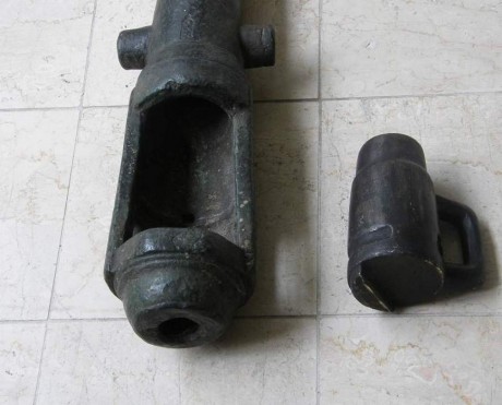 Voy a colocar unas fotos de un arma larga alemana de llave de mecha del siglo XVI. 42