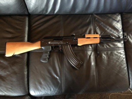 Hola vendo ak47 húngaro es un feg sa 85m en 7.62x39 repeticion manual. Vendido 01