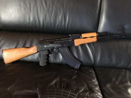 Hola vendo ak47 húngaro es un feg sa 85m en 7.62x39 repeticion manual. Vendido 00