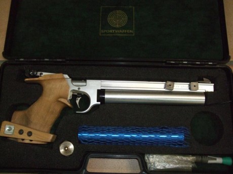 Vendo pistola Steyr lp10 en perfectas condiciones.Culata talla L.Una bombona de aire caducó en octubre 01