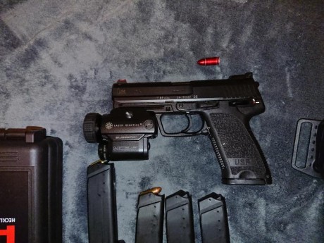 pistola con 5 cargadores ,cambio alza y punto de  mira ,funda y un lasar ,total más 900 euros,quiero vender 01
