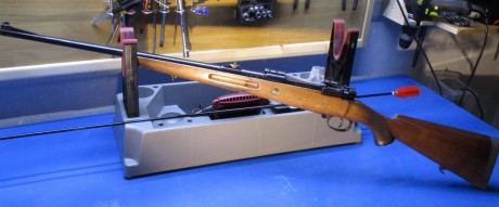Vendo mi rifle Santa Barbara modelo A.

La madera ha sido desprovista del barniz original y se ha tratado 42