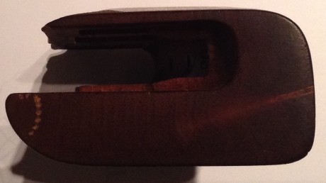 Se vende lote compuesto por cacha anatómica y cargador para este modelo, estado excelente, en la parte 00