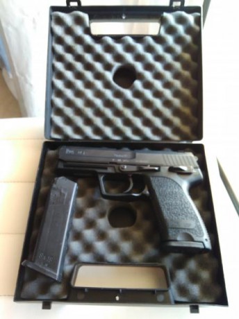 Hola vendo HK usp 9 mm con 4 cargadores funda y pota cargador por 350 euros portes aparte el arma se encuentra 02