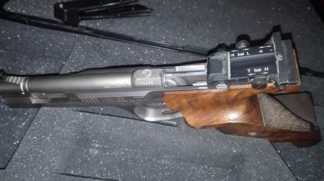 Hola. 

Pongo a la venta mi Feinwekbau AW 93 del 22LR, está en buen estado y poco hay que decir sobre 01