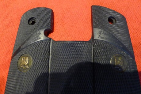Vendo o cambio 2 cachas de goma pesada marca Pachmayr para pistolas monohilera 1911, una ambidiestra y 01