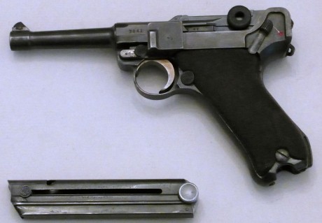 Se vende Luger P08 S/42 año 1936 calibre 9mm todos los números coincidentes, el estado es excepcional, 00
