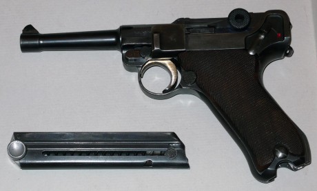 Se vende Luger P08 S/42 año 1936 calibre 9mm todos los números coincidentes, el estado es excepcional, 10