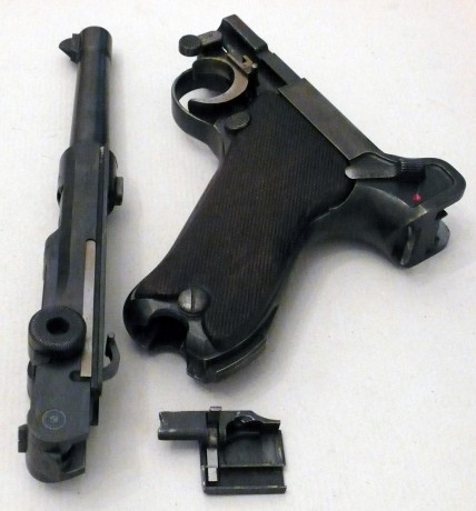 Se vende Luger P08 S/42 año 1936 calibre 9mm todos los números coincidentes, el estado es excepcional, 42