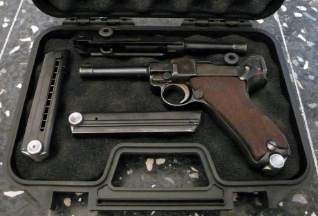 Se vende Luger P08 S/42 año 1936 calibre 9mm todos los números coincidentes, el estado es excepcional, 70