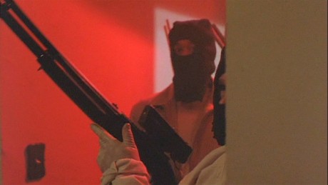 Compañeros,

En vista de las ganas de algunos (Elcafe, Wilcow, Vrakk, etc) por adivinar armas de películas 110